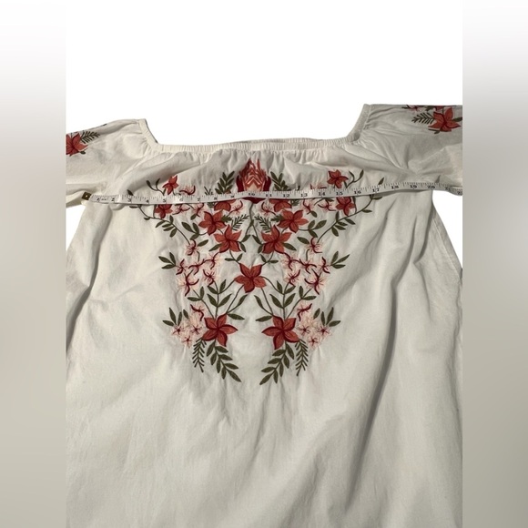 Hinge size small oversized lined embroidered floral tunic top . Scoop neck. 🌸 - Picture 5 of 9
